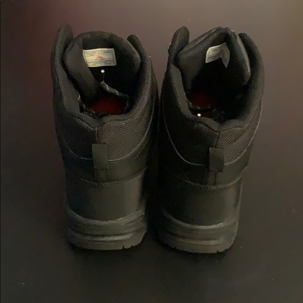 Boots - Picture 4 of 5